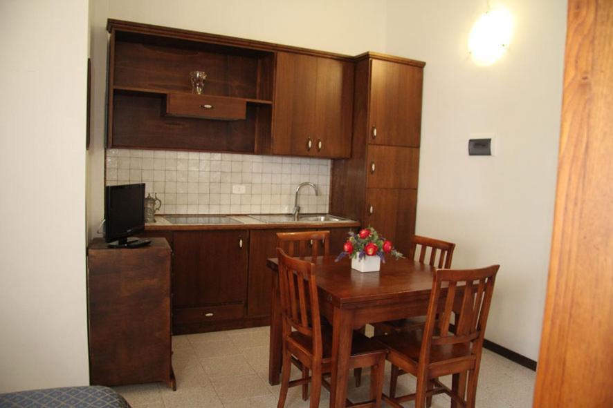 C.A.V. Residenza Prisco Aparthotel Марина ди Гросето Екстериор снимка